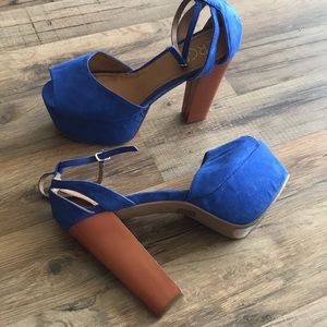 Peep toe blue chunk heels